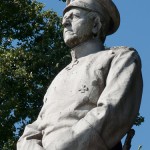 Moltke-Denkmal am Großen Stern im Großen Tiergarten in Berlin von Joseph Uphues von 1904, Detailansicht der Standfigur