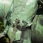 Denkmal "Pony und Knabe" von Erdmann Encke aus dem Jahr 1896 im Großen Tiergarten in Berlin-Tiergarten, Detailansicht