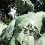 Denkmal "Pony und Knabe" von Erdmann Encke aus dem Jahr 1896 im Großen Tiergarten in Berlin-Tiergarten, Detailansicht