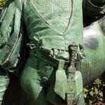 Denkmal "Pony und Knabe" von Erdmann Encke aus dem Jahr 1896 im Großen Tiergarten in Berlin-Tiergarten, Detailansicht