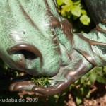 Denkmal "Pony und Knabe" von Erdmann Encke aus dem Jahr 1896 im Großen Tiergarten in Berlin-Tiergarten, Detailansicht