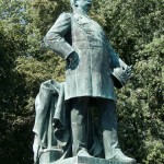 Roon-Denkmal am Großen Stern im Großen Tiergarten in Berlin von Harro Magnussen, Gesamtansicht der Standfigur