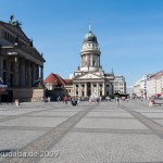 Schiller-Denkmal in Berlin-Mitte auf dem Gendarmenmarkt von Reinhold Begas, Fernansicht