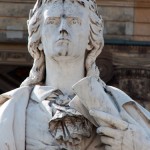 Schiller-Denkmal in Berlin-Mitte auf dem Gendarmenmarkt von Reinhold Begas, Detailansicht der Standfigur Schillers