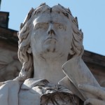 Schiller-Denkmal in Berlin-Mitte auf dem Gendarmenmarkt von Reinhold Begas, Detailansicht der Standfigur Schillers