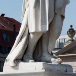 Schiller-Denkmal in Berlin-Mitte auf dem Gendarmenmarkt von Reinhold Begas, Detailansicht der Standfigur Schillers