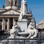 Schiller-Denkmal in Berlin-Mitte auf dem Gendarmenmarkt von Reinhold Begas, Gesamtansicht