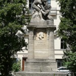 Denkmal Rudolf Virchow auf dem Karlplatz in Berlin-Mitte von Fritz Klimsch, Gesamtansicht