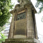 Denkmal Rudolf Virchow auf dem Karlplatz in Berlin-Mitte von Fritz Klimsch, Gesamtansicht