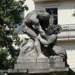 Denkmal Rudolf Virchow auf dem Karlplatz in Berlin-Mitte von Fritz Klimsch, Gesamtansicht der Skulptur