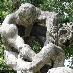 Denkmal Rudolf Virchow auf dem Karlplatz in Berlin-Mitte von Fritz Klimsch, Detailansicht der Skulptur