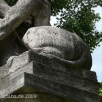Denkmal Rudolf Virchow auf dem Karlplatz in Berlin-Mitte von Fritz Klimsch, Detailansicht der Skulptur