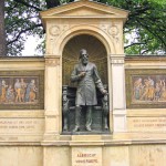 Denkmal Albrecht von Graefe in Berllin-Mitte von 1881, Detailansicht