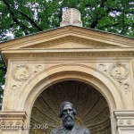 Denkmal Albrecht von Graefe in Berllin-Mitte von 1881, Detailansicht