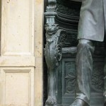 Denkmal Albrecht von Graefe in Berllin-Mitte von 1881, Detailansicht
