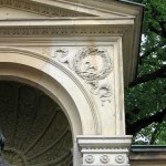 Denkmal Albrecht von Graefe in Berllin-Mitte von 1881, Detailansicht