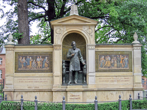 Denkmal Albrecht von Graefe in Berllin-Mitte von 1881, Gesamtansicht