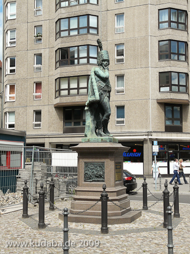 Zieten-Denkmal in der Mohrenstraße in Berlin-Mitte, Gesamtansicht