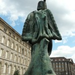 Zieten-Denkmal in der Mohrenstraße in Berlin-Mitte, Gesamtansicht der Standfigur