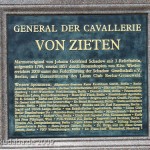 Zieten-Denkmal in der Mohrenstraße in Berlin-Mitte, Detailansicht des Sockels