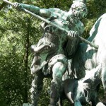 Denkmal "Altgermanische Wisentjagd" im Großen Tiergarten von Fritz Schaper, Detailansicht der Skulptur, Jäger