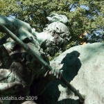 Denkmal "Altgermanische Wisentjagd" im Großen Tiergarten von Fritz Schaper, Detailansicht der Skulptur, Jäger
