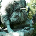Denkmal "Altgermanische Wisentjagd" im Großen Tiergarten von Fritz Schaper, Detailansicht der Skulptur, Wisent