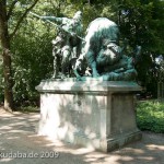 Denkmal "Altgermanische Wisentjagd" im Großen Tiergarten von Fritz Schaper, Gesamtansicht