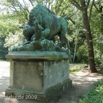 Denkmal "Altgermanische Wisentjagd" im Großen Tiergarten von Fritz Schaper, Gesamtansicht