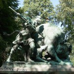 Denkmal "Altgermanische Wisentjagd" im Großen Tiergarten von Fritz Schaper, Gesamtansicht der Skulptur