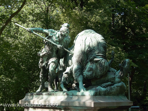 Denkmal "Altgermanische Wisentjagd" im Großen Tiergarten von Fritz Schaper, Gesamtansicht der Skulptur