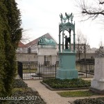 Grabmal von Gerhard Johann David von Scharnhorst auf dem Invalidenfriedhof in Berlin-Mitte, Gesamtansicht aus der Ferne