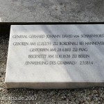 Grabmal von Gerhard Johann David von Scharnhorst auf dem Invalidenfriedhof in Berlin-Mitte, Detailansicht der Bodenplatten