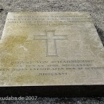 Grabmal von Gerhard Johann David von Scharnhorst auf dem Invalidenfriedhof in Berlin-Mitte, Detailansicht der Bodenplatten