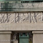 Grabmal von Gerhard Johann David von Scharnhorst auf dem Invalidenfriedhof in Berlin-Mitte, Detailansicht des Sockelreliefs