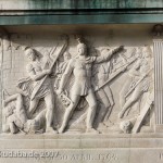 Grabmal von Gerhard Johann David von Scharnhorst auf dem Invalidenfriedhof in Berlin-Mitte, Detailansicht des Sockelreliefs