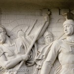 Grabmal von Gerhard Johann David von Scharnhorst auf dem Invalidenfriedhof in Berlin-Mitte, Detailansicht des Sockelreliefs