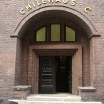 Chilehaus in Hamburg von Fritz Höger aus den Jahren 1922 - 1924 im Stil des Expressionismus, Detailansicht der Fassade auf Straßenniveau