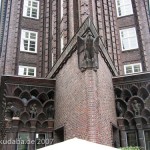 Chilehaus in Hamburg von Fritz Höger aus den Jahren 1922 - 1924 im Stil des Expressionismus, Detailansicht