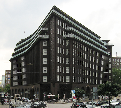 Chilehaus in Hamburg von Fritz Höger aus den Jahren 1922 - 1924 im Stil des Expressionismus, Gesamtansicht