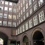 Chilehaus in Hamburg von Fritz Höger aus den Jahren 1922 - 1924 im Stil des Expressionismus, Ansicht der Fassade im Innenhof