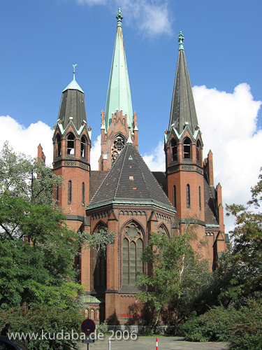 Apostel-Paulus-Kirche in Berlin-Schöneberg von Franz Heinrich Schwechten im historistischen, neogotischen Stil in den Jahren 1892 - 1894 errichtet.