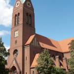 Katholische Kirche St. Antonius in Berlin-Treptow von Wilhelm Fahlbusch im neogotischen Stil erbaut, Gesamtansicht