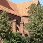 Katholische Kirche St. Antonius in Berlin-Treptow von Wilhelm Fahlbusch im neogotischen Stil erbaut, Seitenansicht