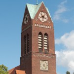 Katholische Kirche St. Antonius in Berlin-Treptow von Wilhelm Fahlbusch im neogotischen Stil erbaut, Ansicht des Kirchturms