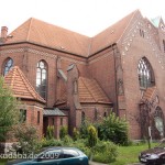 Katholische Kirche St. Antonius in Berlin-Treptow von Wilhelm Fahlbusch im neogotischen Stil erbaut, Seitenansicht des Chors