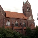 Katholische Kirche St. Antonius in Berlin-Treptow von Wilhelm Fahlbusch im neogotischen Stil erbaut, Seitenansicht