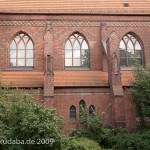 Katholische Kirche St. Antonius in Berlin-Treptow von Wilhelm Fahlbusch im neogotischen Stil erbaut, Seitenansicht