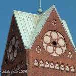 Katholische Kirche St. Antonius in Berlin-Treptow von Wilhelm Fahlbusch im neogotischen Stil erbaut, Detailansicht des Kirchturms