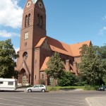 Katholische Kirche St. Antonius in Berlin-Treptow von Wilhelm Fahlbusch im neogotischen Stil erbaut, Gesamtansicht